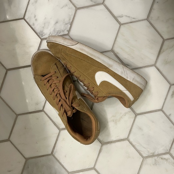 Nike - Picture 2 of 2